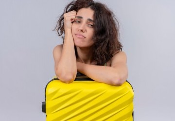 Stitichezza in viaggio: cause e rimedi naturali da mettere in valigia per la stipsi